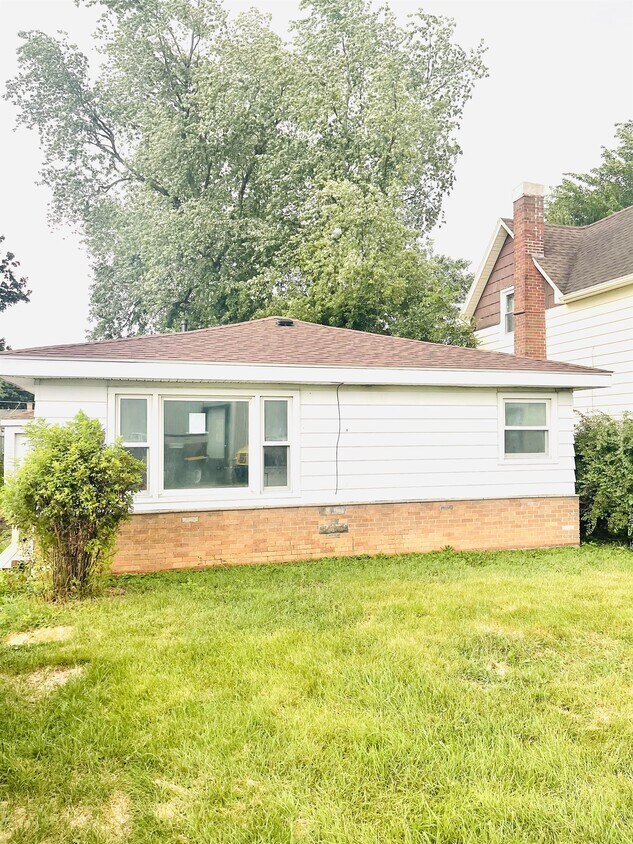 Primary Photo - 160 N Euclid Ave