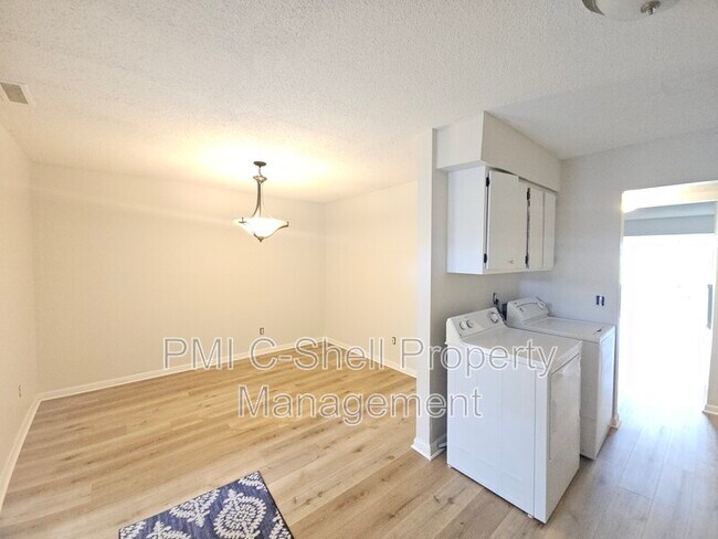 Foto del edificio - 4730 Huron Dr