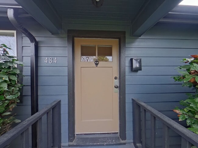 Photo - Glacier Tri-Plex Apartment