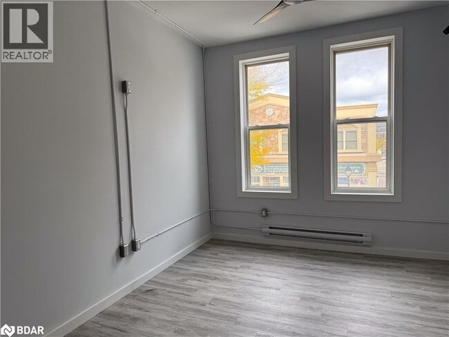 Building Photo - 23 Peter St S