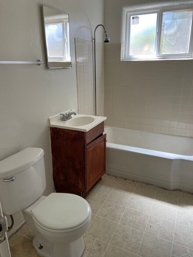 Building Photo - 122 Charleston St SE