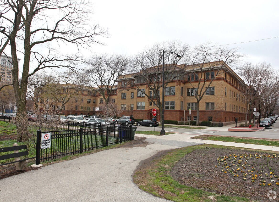 Primary Photo - 2256-64 N. Lincoln Ave.