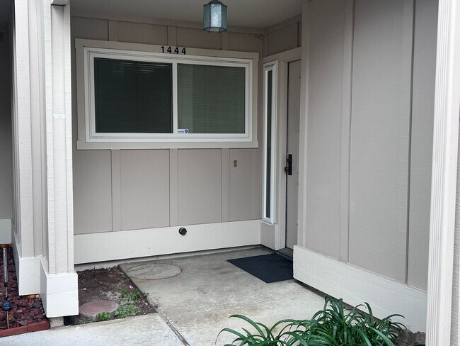 Foto del edificio - Beautiful Townhome in Merrivale West! Spac...