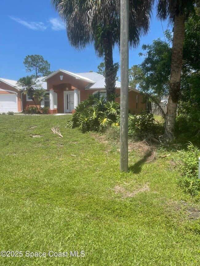 Foto del edificio - 1291 Goode Dr NE