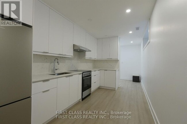 Building Photo - 72 Chester Ave