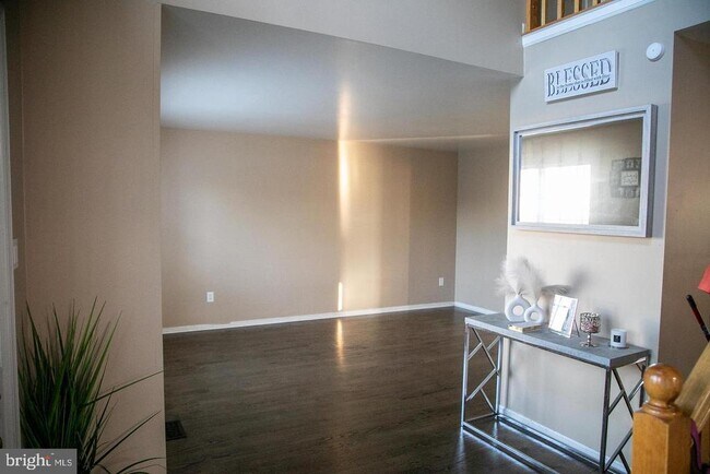 Building Photo - 605 Harper Dr