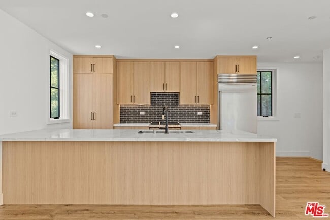 Building Photo - 5540 Tova Rd