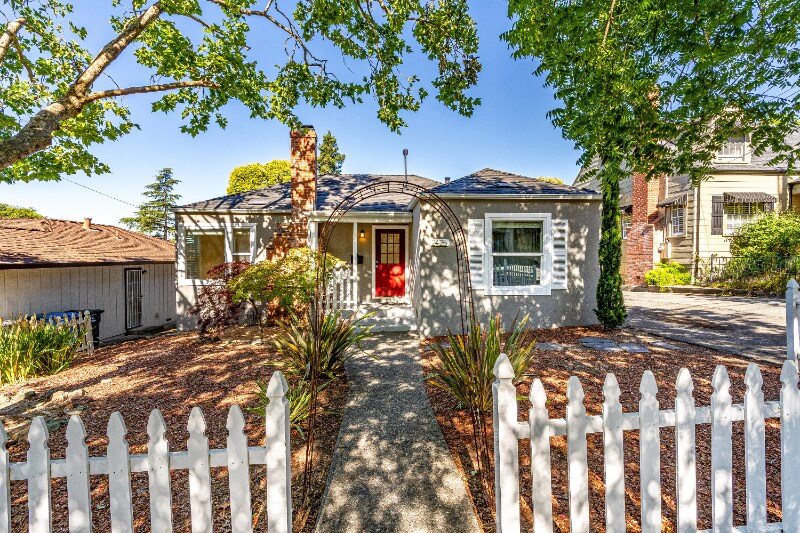 Primary Photo - 2425 Humboldt St