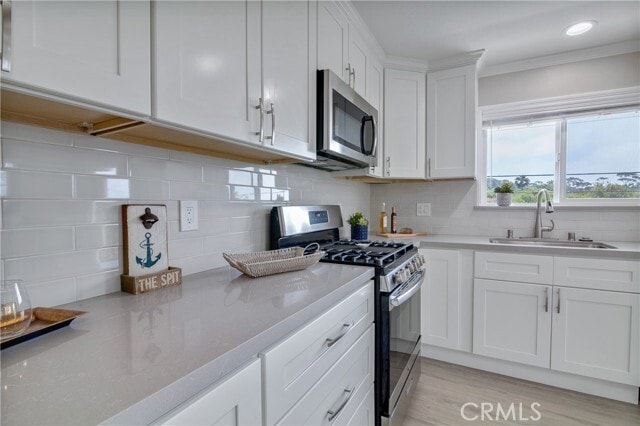 Building Photo - 210 Avenida Calafia
