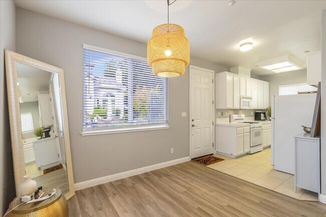 Foto del edificio - 22287 Stevens Creek Blvd
