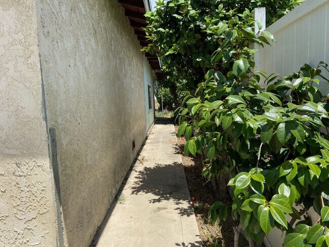 Foto del edificio - Cozy 3 Bedroom and 1 Bathroom in a good ar...
