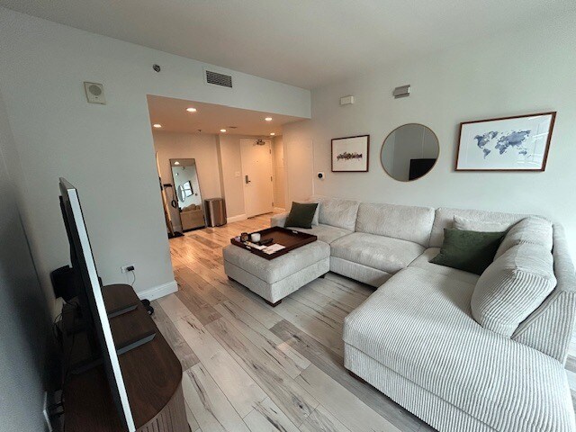 Foto del edificio - 425 W Beech St