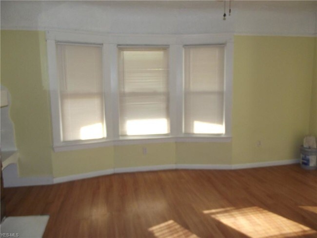 Building Photo - 4309 E 128th St