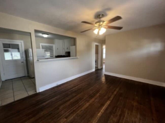 Building Photo - 301 Cardinal St