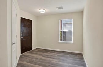 Building Photo - 10635 Goldfinch Rd