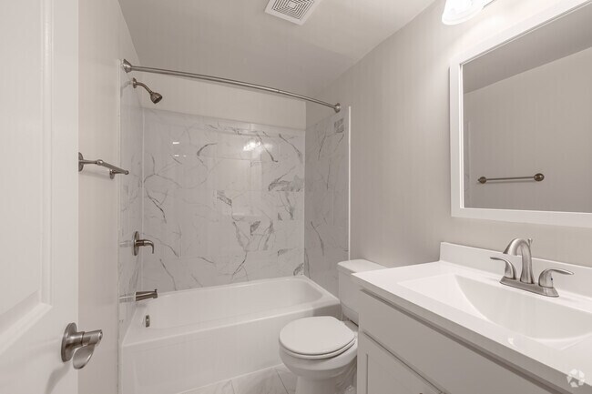 1HAB, 1BA - 818 ft² - The Fallstaff - Baño - Twin Ridge Apartments I