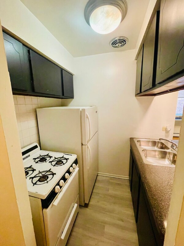 Foto del edificio - 535 W Briar Pl