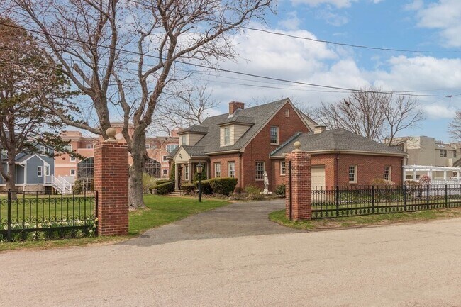 Foto del edificio - 16 State Park Rd