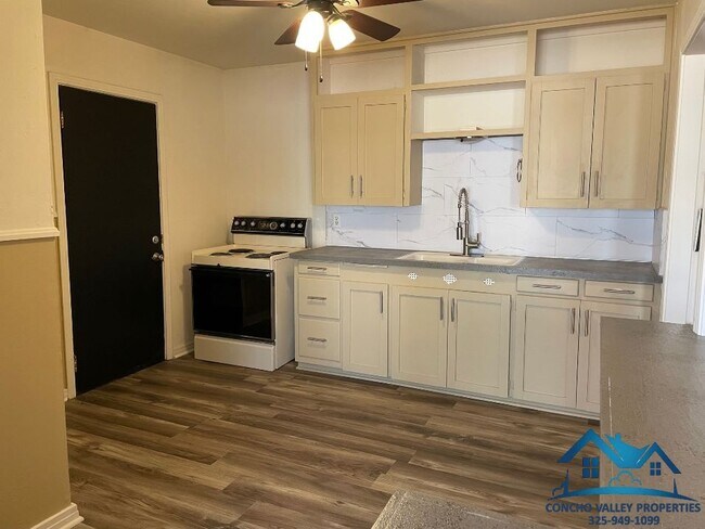 Foto del edificio - 2401 W Harris Ave