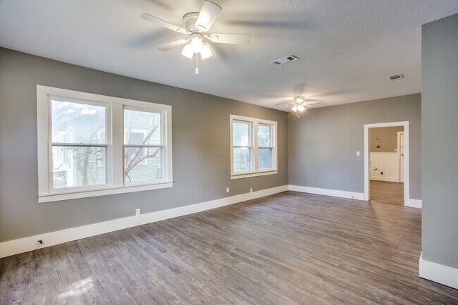 Building Photo - 1030 W Bewick St