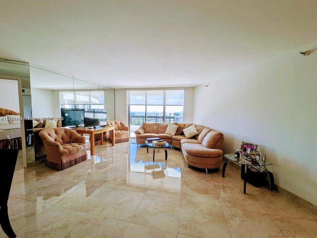 Foto del edificio - 3500 Mystic Pointe Dr