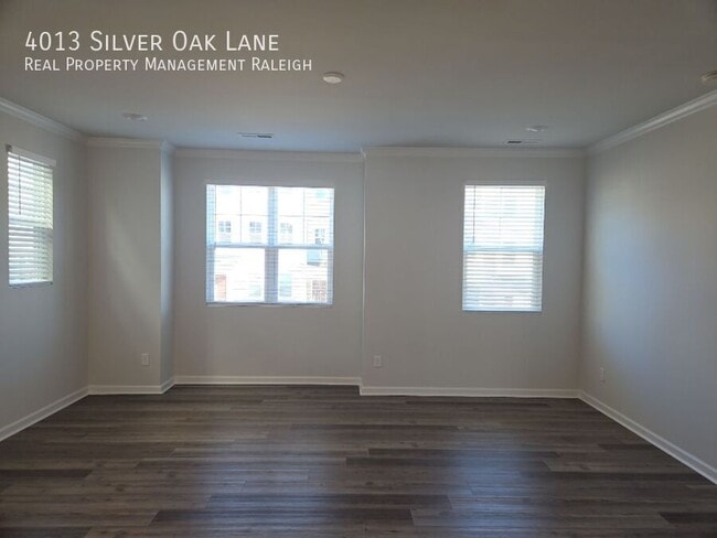 Foto del edificio - 4013 Silver Oak Ln