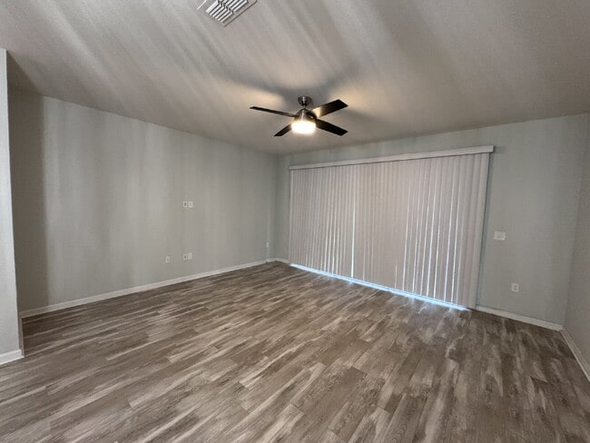 Building Photo - Spacious Townhome in Bartram Park – Privat...
