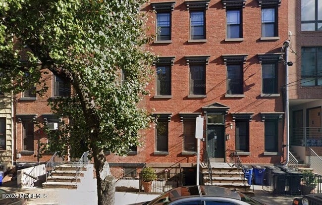 Building Photo - 716 Adams St