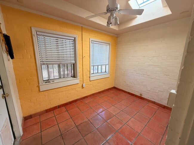 Foto del edificio - 3452 E Willard St