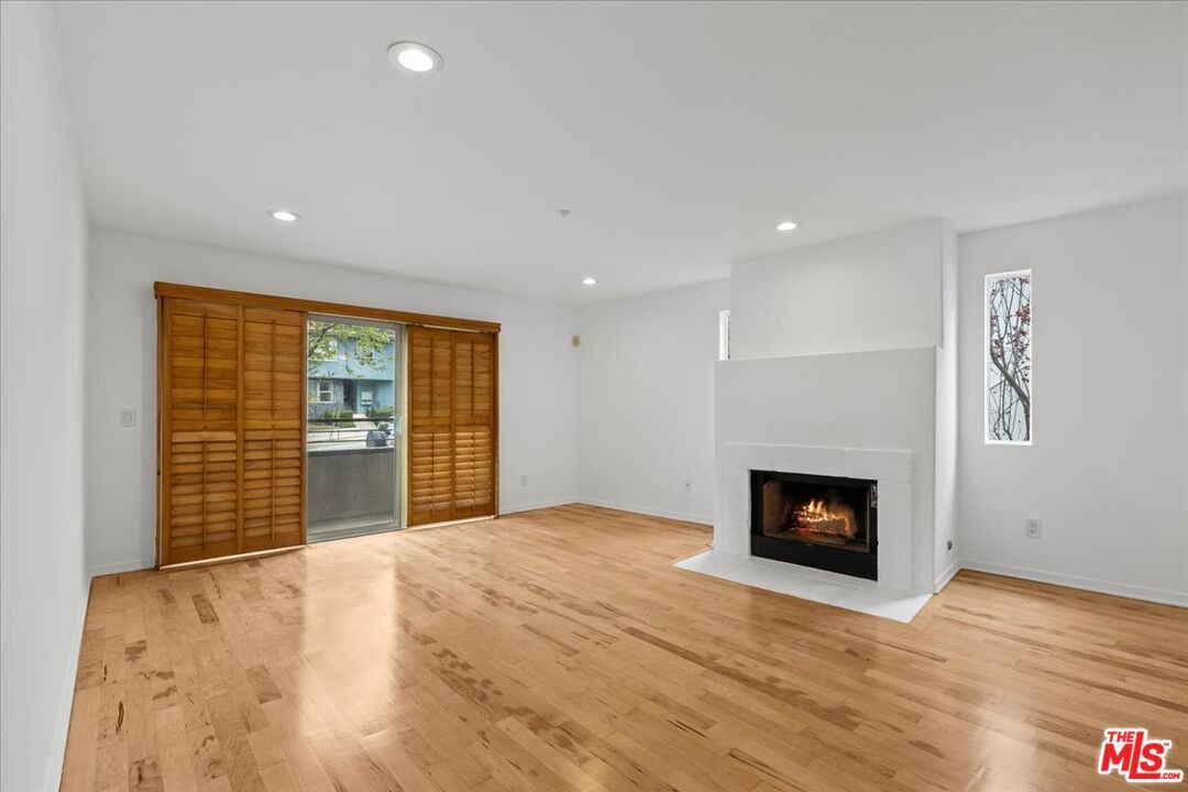 Primary Photo - 1212 Ocean Park Blvd