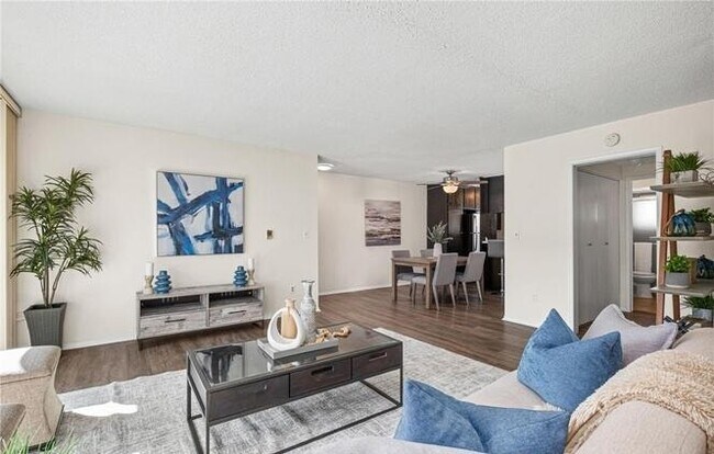 Foto del edificio - 1745 Maple Ave