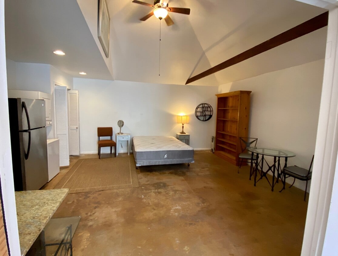Primary Photo - 8106 Rayford Dr