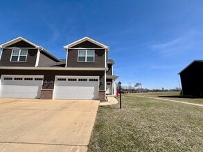 Building Photo - 800 Sedgegrass Dr