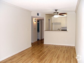 Primary Photo - 22044 Clarendon St