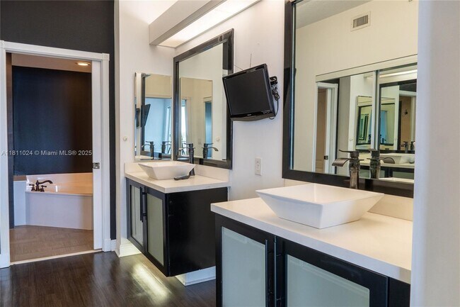 Foto del edificio - 10750 NW 66th St