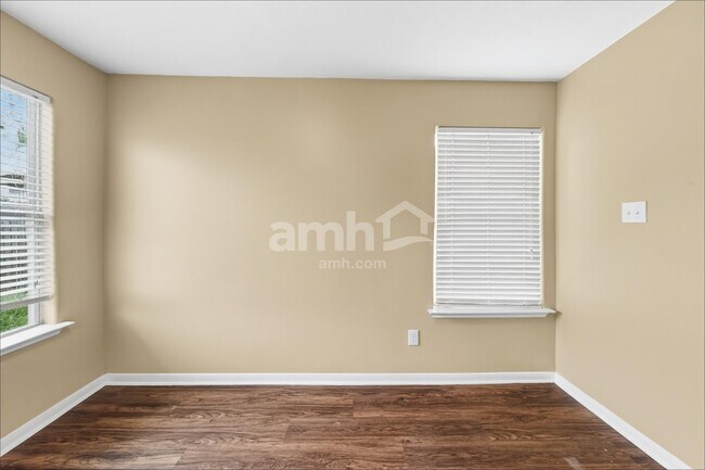Foto del edificio - 8002 Ginger Park Dr