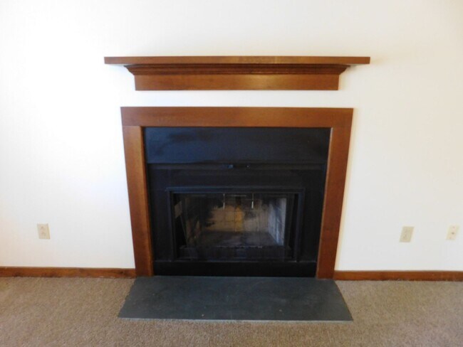 Foto del edificio - 2 Bedrooms, 1 bathroom Cathedral ceiling i...
