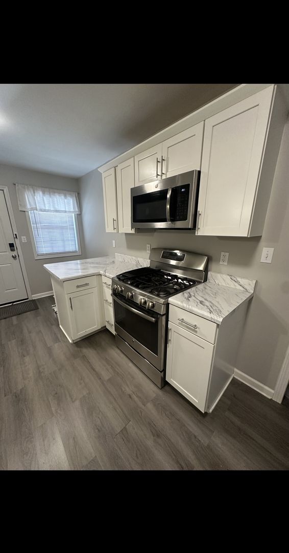 Foto del edificio - Remodeled 2 bedroom, 1 bath duplex with co...