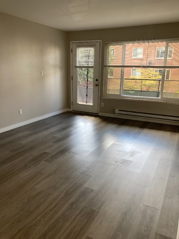 Photo - 1215 Queen Anne Ave N (Seattle, WA)