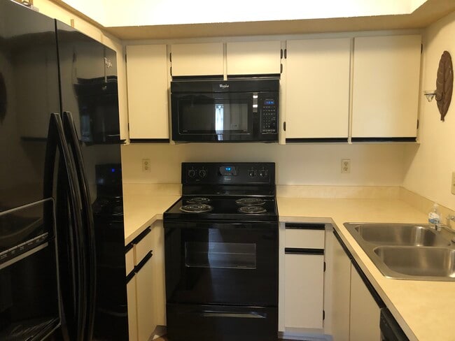 Foto del edificio - 19505 Quesada Ave