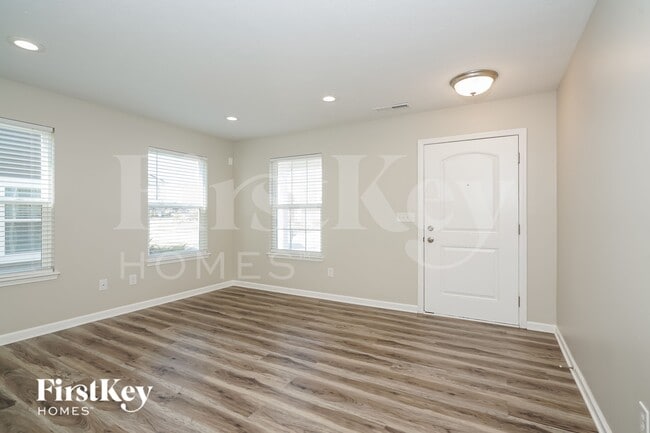 Foto del edificio - 6435 Ault Pl