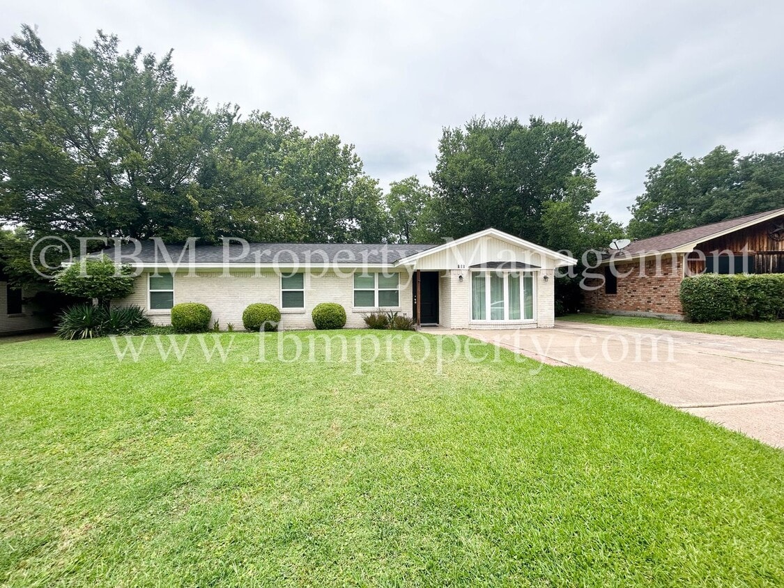 Primary Photo - 808 Loy Ln