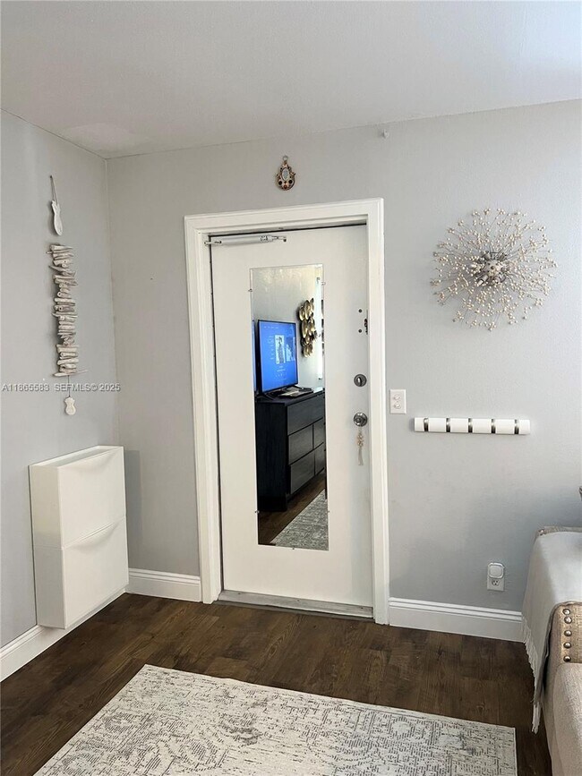 Foto del edificio - 134 Monaco Ct