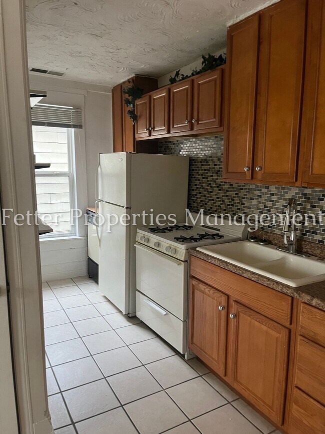 Foto del edificio - 2453 W Franklin St