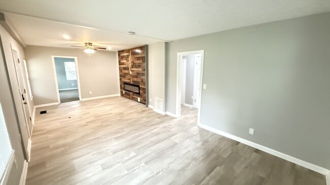 Building Photo - 781 Riverside Pkwy