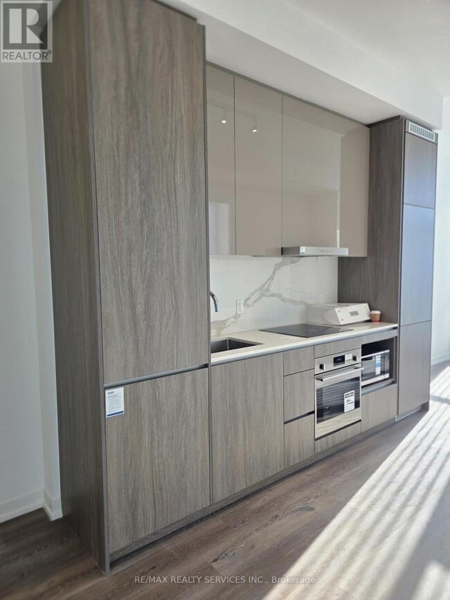 Building Photo - 28 Interchange Wy