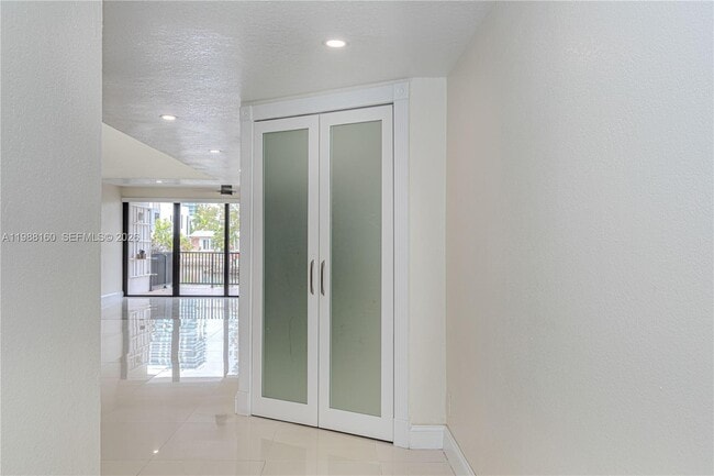 Building Photo - 231 Poinciana Island Dr