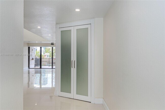 Foto del edificio - 231 Poinciana Island Dr