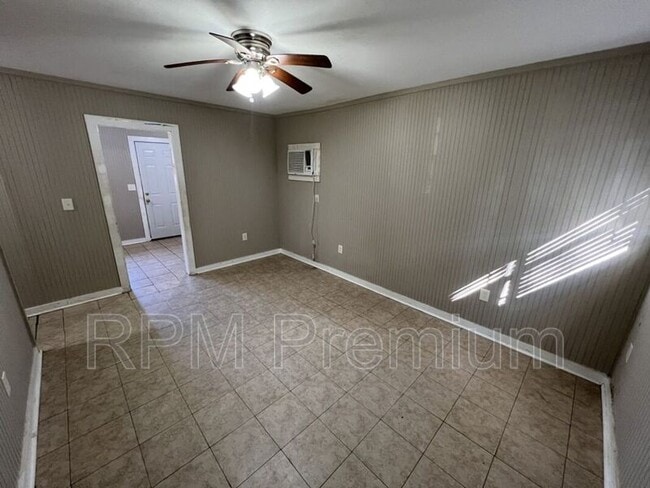 Building Photo - 5863 Denova St