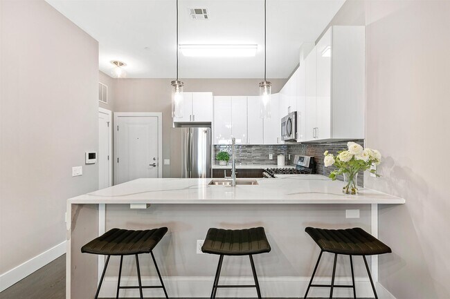 Building Photo - 313 Pine St